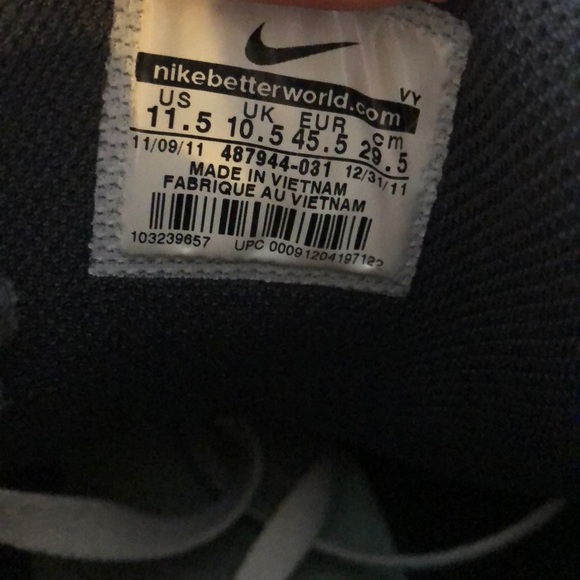 white nike shoes with teal swoosh